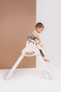 tupti_wood_pikler.jpg