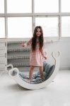 szara_poducha_do_bujaka_montessori_tuptiwood (5).jpg