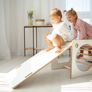 kostka_wielozadaniowa_montessori_ze_zjezdzalnia7.png