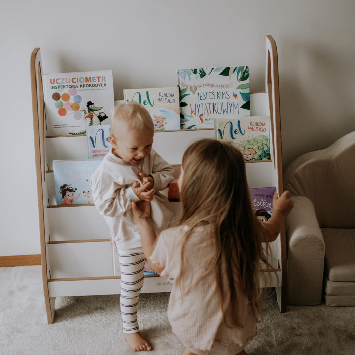 biblioteczka_montessori2.png