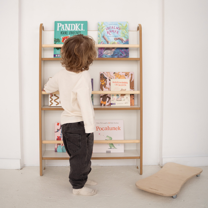 biblioteczka_montessori1.png