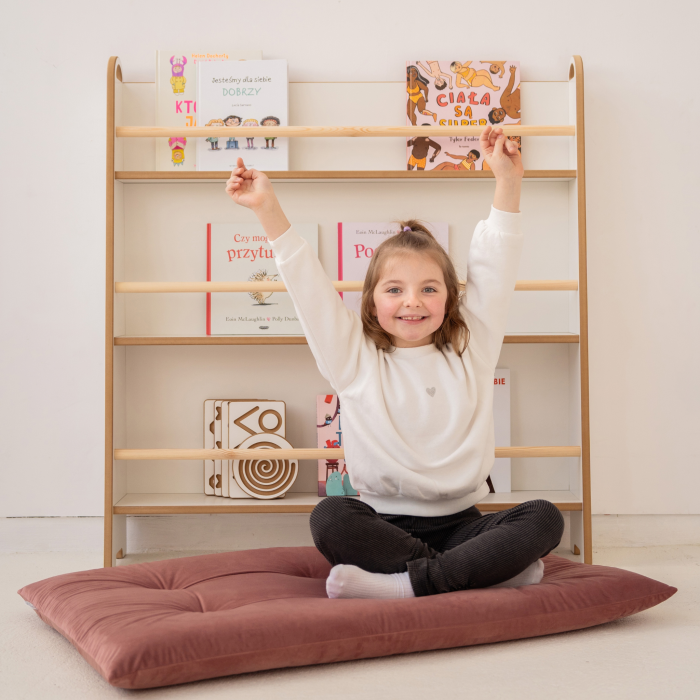 biblioteczka_montessori1.png