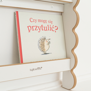 regal_wiszacy_na_sciane_do_pokoju_dzieciecego3.png