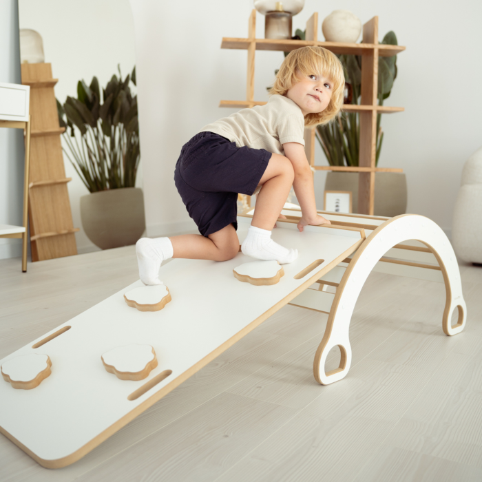 bujak_montessori_l_ze_zjezdzalnia1.png