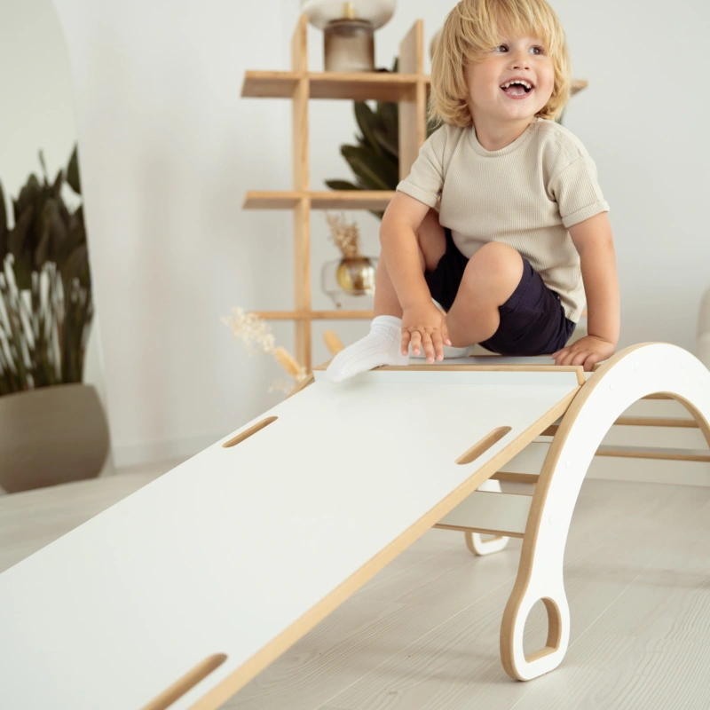bujak_montessori_l_ze_zjezdzalnia4.png
