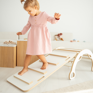 bujak_montessori_l_ze_zjezdzalnia1.png